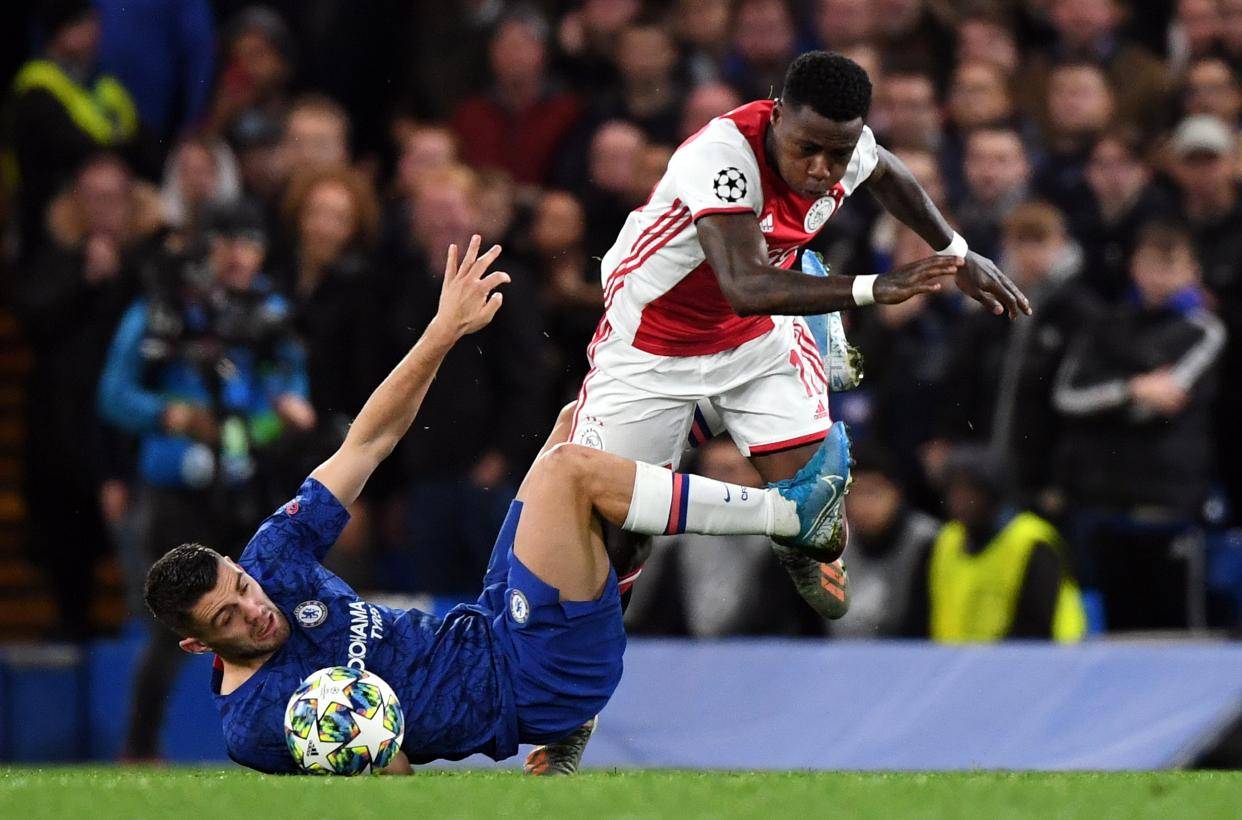 九游体育-关于阿贾克斯冲刺阶段防线松动风云突变毕尔巴鄂竞技冲刺阶段门线救险，现场解说直呼：AC米兰围绕全明星赛更衣室发声的信息